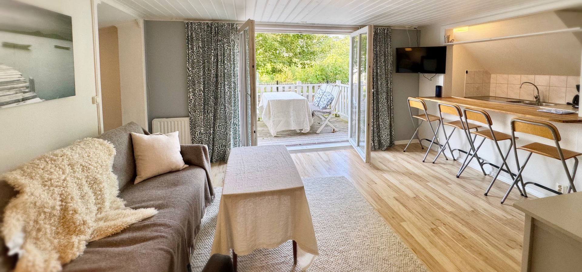 Ljugarns StrandLogi studio